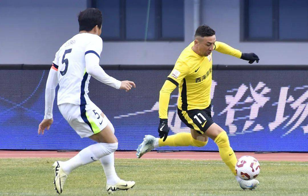 三亿体育体育培训-青岛黄海主场击败武汉三镇，争夺中游位置的简单介绍