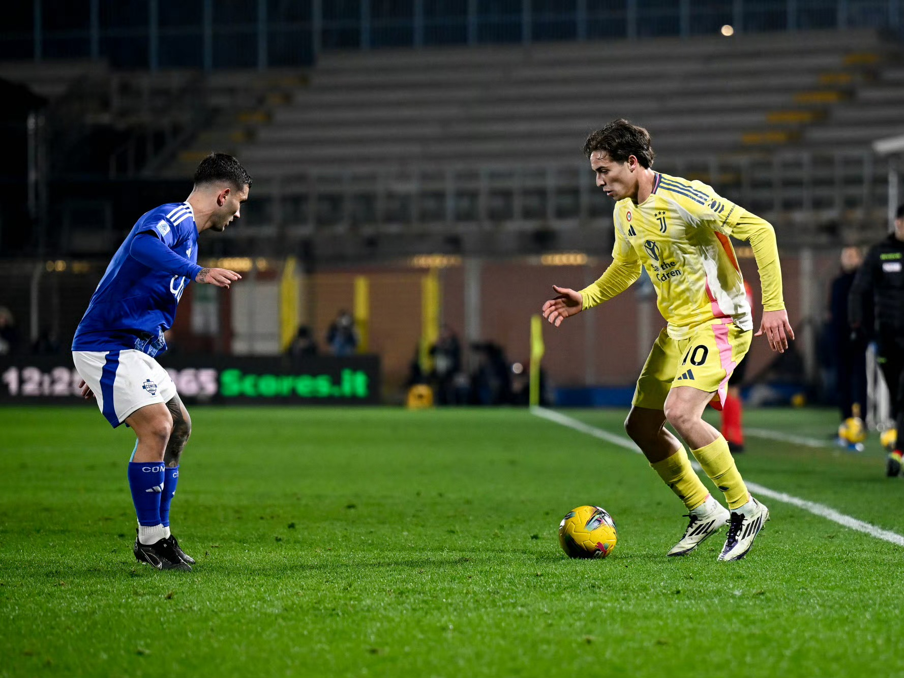 尤文马德里切磋,赛场上演激烈对决 尤文马德里切磋,赛场上演激烈对决