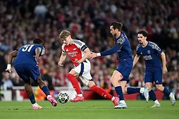 包含巴黎圣日耳曼客场小胜,继续保持不败战绩的词条 包含巴黎圣日耳曼客场小胜,继续保持不败战绩的词条