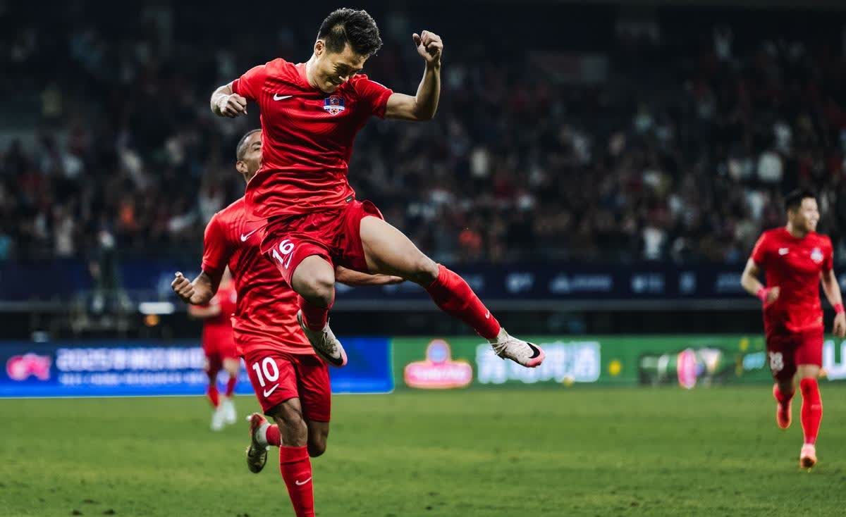 出色表现！球员们在场上尽展球技实力