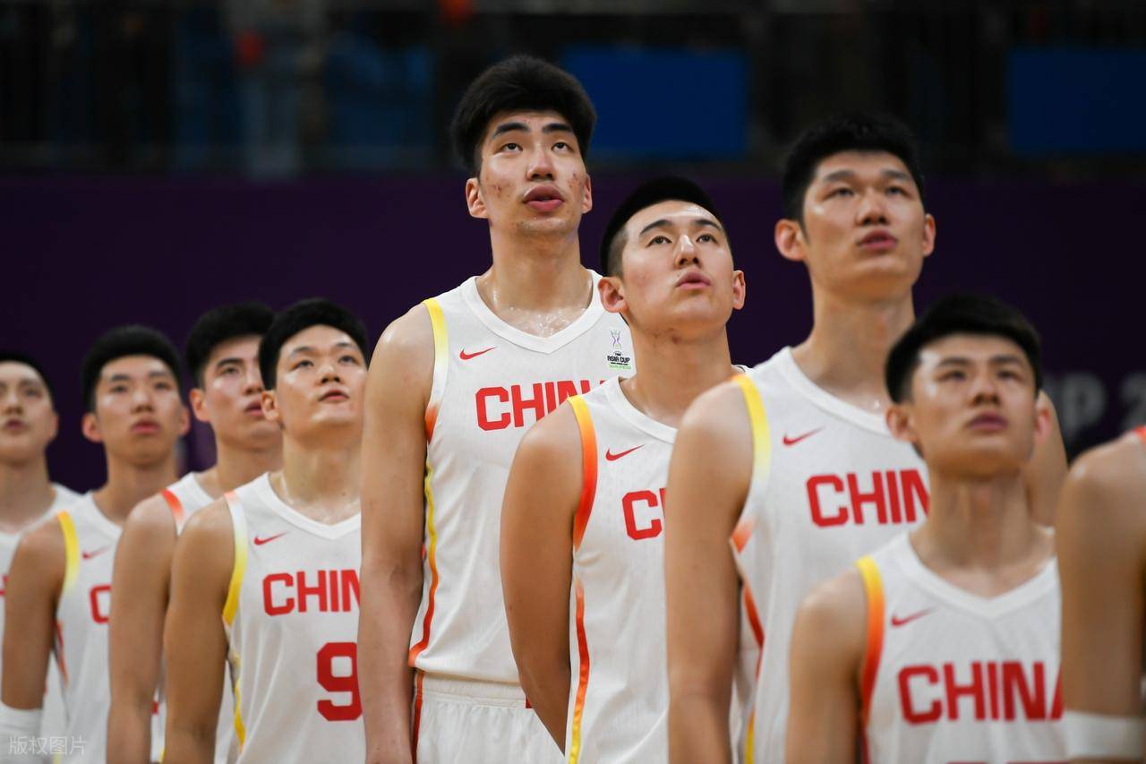 奥运篮球比赛展现运动员顶尖实力 奥运篮球比赛展现运动员顶尖实力