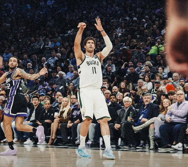 三亿体育体育链接-关于雄鹿惨遭黄蜂逆转：字母哥的个人表现未能带领球队胜出的信息