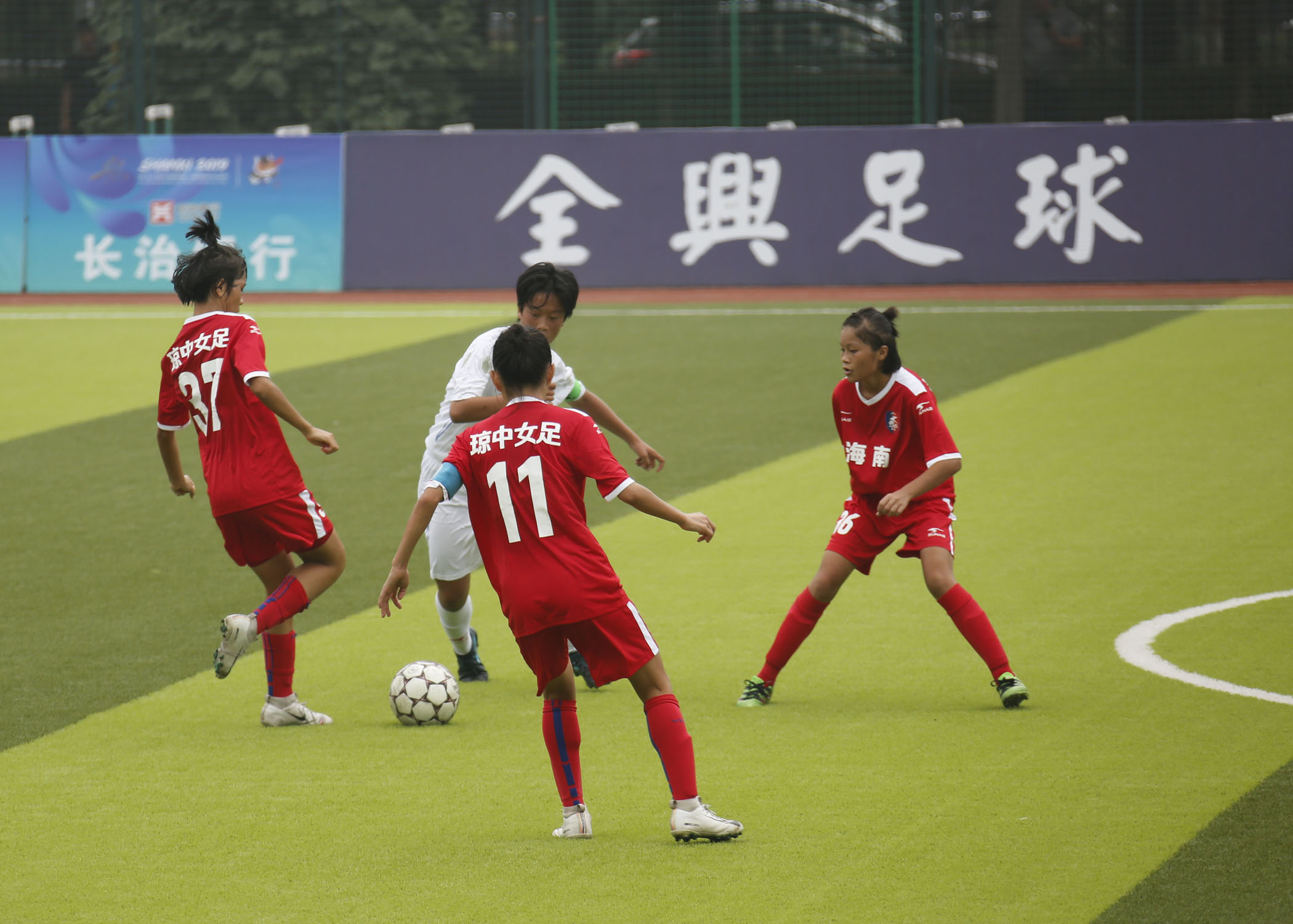 欧洲国家赛场激烈进行，球队斗志昂扬的简单介绍