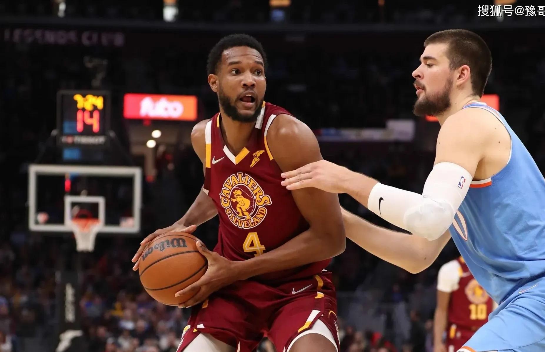 骑士队球员殊死争夺，士气高涨追求胜利