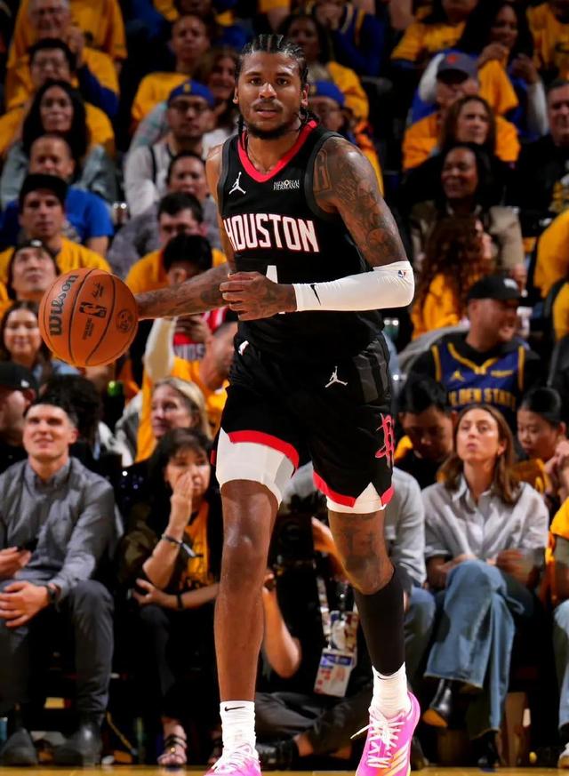 NBA传奇球员空降欧洲,引发球迷疯狂欢呼 NBA传奇球员空降欧洲,引发球迷疯狂欢呼