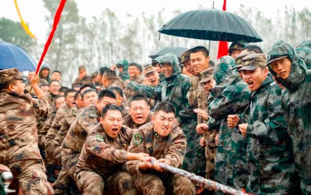 队员实力匹敌,展开激烈比拼力争胜出的简单介绍 队员实力匹敌,展开激烈比拼力争胜出的简单介绍