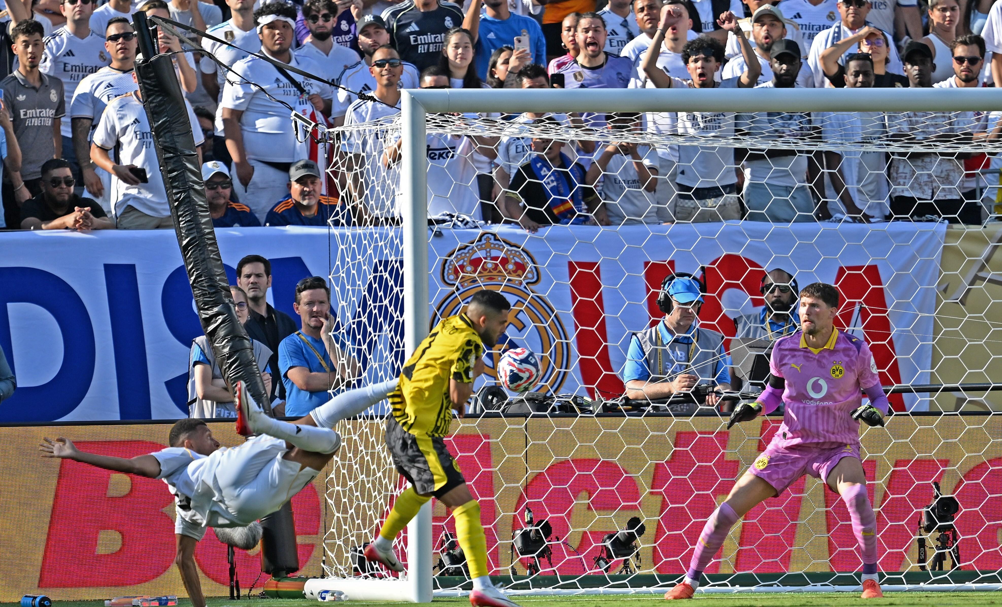 精彩足球对决引发球迷热议,成为焦点话题 精彩足球对决引发球迷热议,成为焦点话题