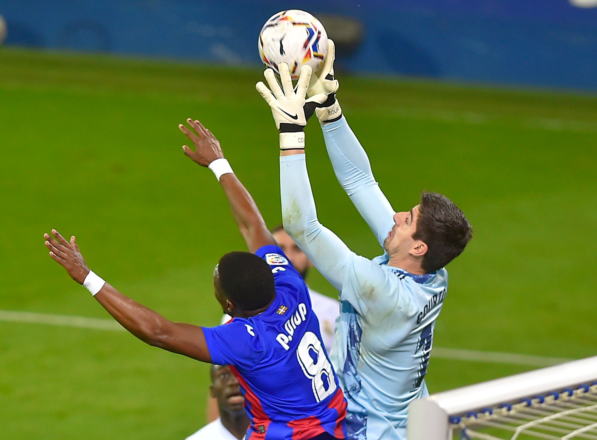 皇马将迎战埃瓦尔,备战充分 皇马将迎战埃瓦尔,备战充分