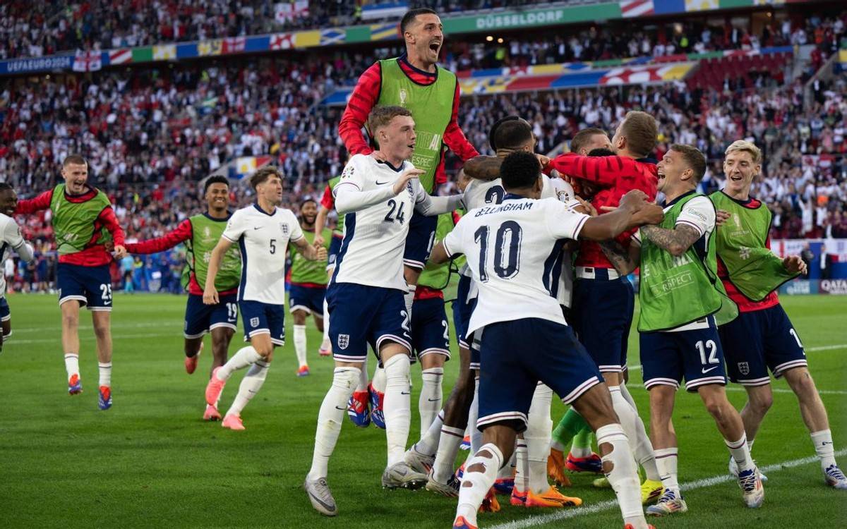 三亿体育体育新闻-英格兰队大胜，提前进入淘汰赛阶段