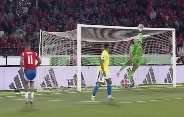 智利球队艰难晋级，全队庆祝胜利