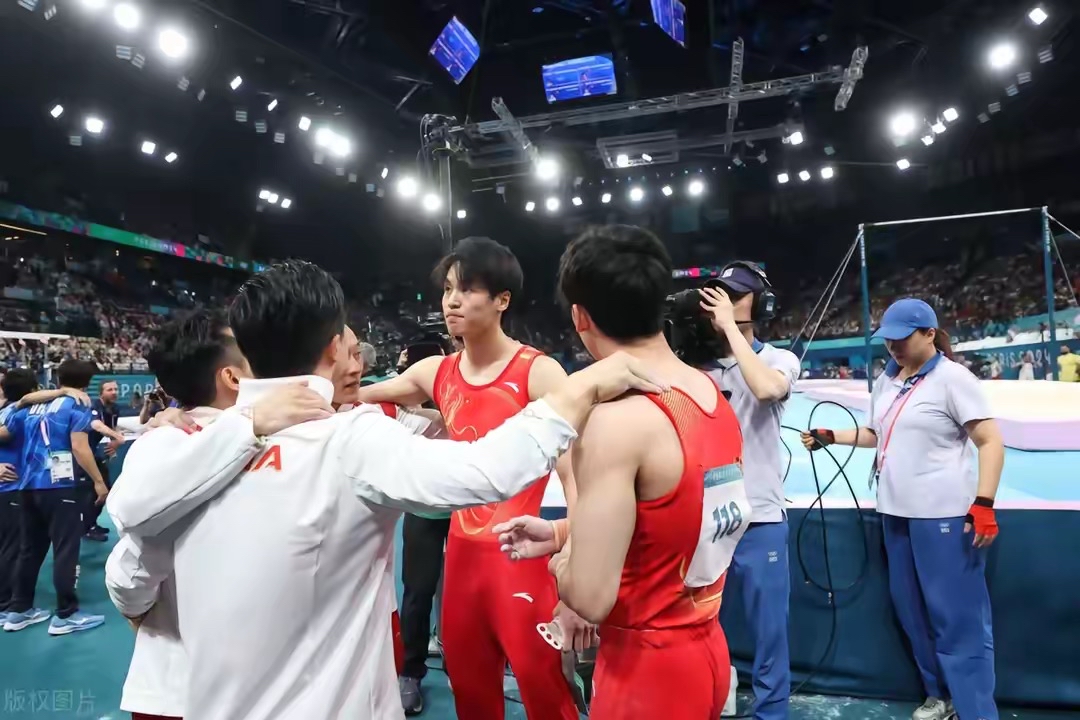 包含体操团体决赛：日本小将获得最高分的词条