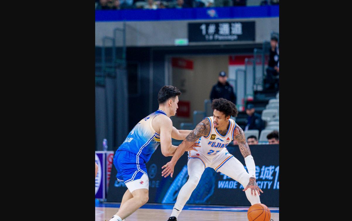 福建队在争夺中取得优势,率先获胜 福建队在争夺中取得优势,率先获胜