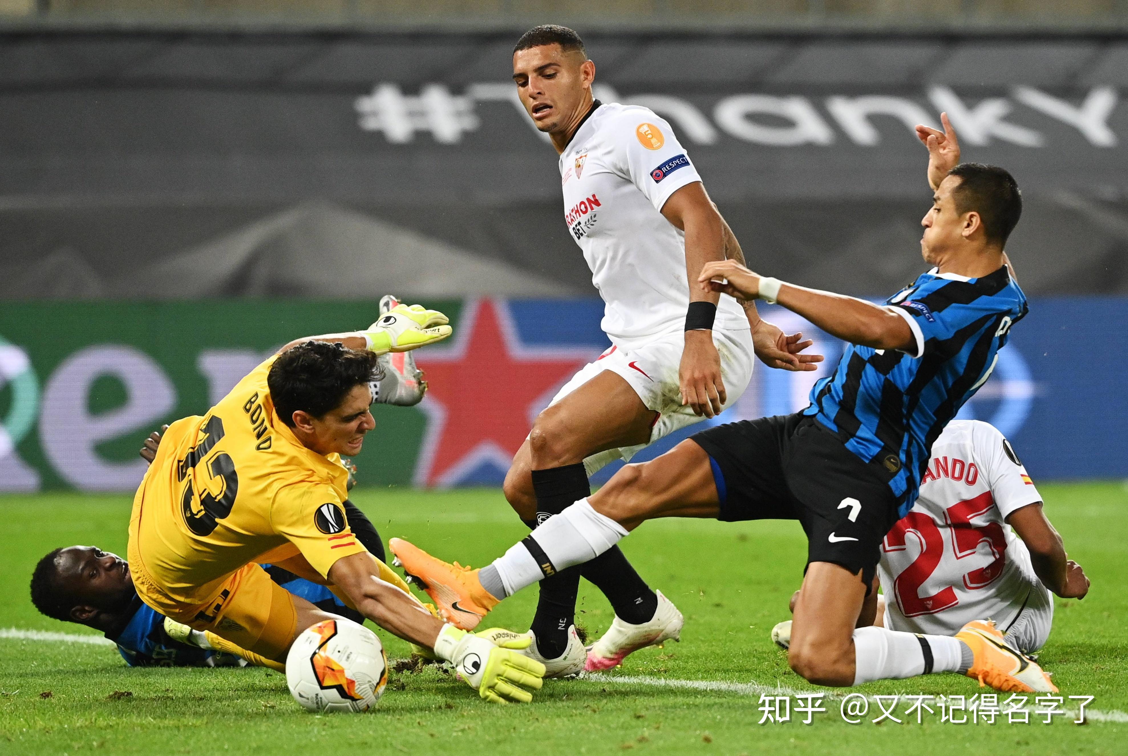 尤文图斯做客大胜AC米兰,缩小积分差距 尤文图斯做客大胜AC米兰,缩小积分差距