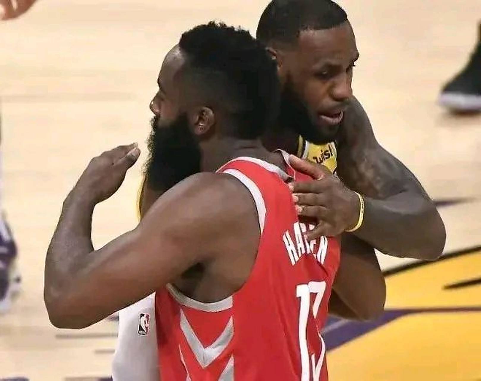 包含湖人官方确认签下哈登,形成“三巨头”阵容的词条 包含湖人官方确认签下哈登,形成“三巨头”阵容的词条