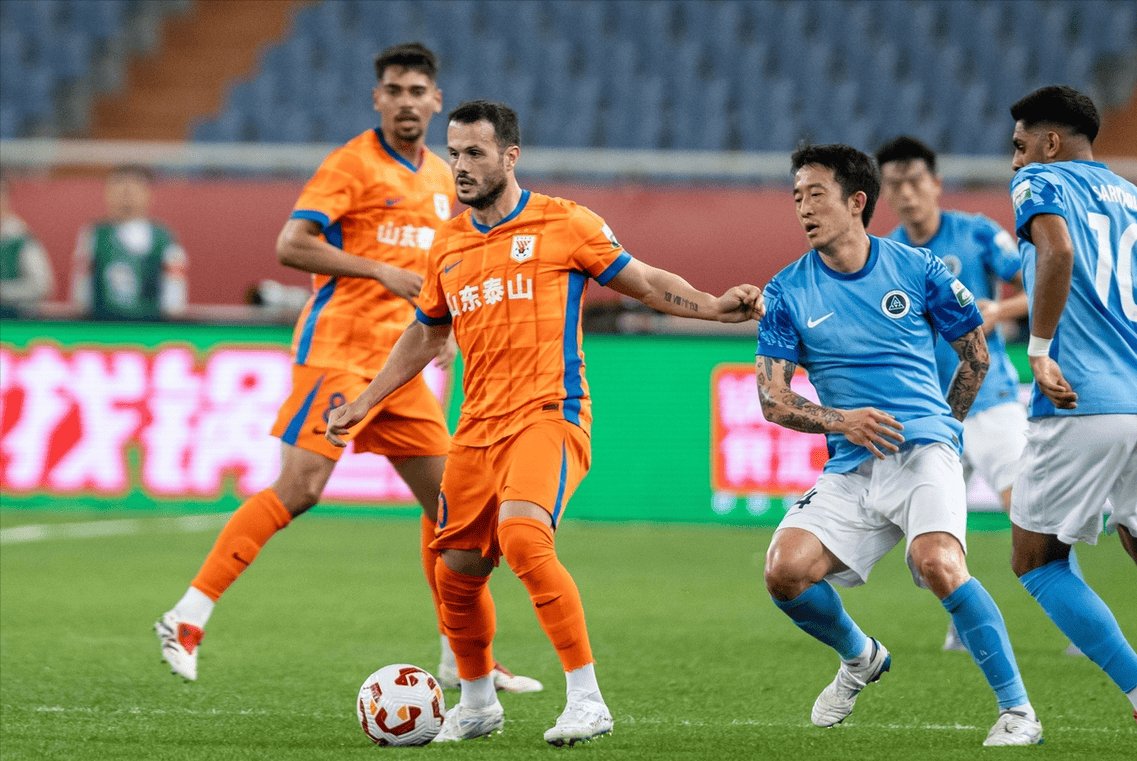 关于在深圳队赛场上演中超,失误,引发全场沸腾的信息 关于在深圳队赛场上演中超,失误,引发全场沸腾的信息