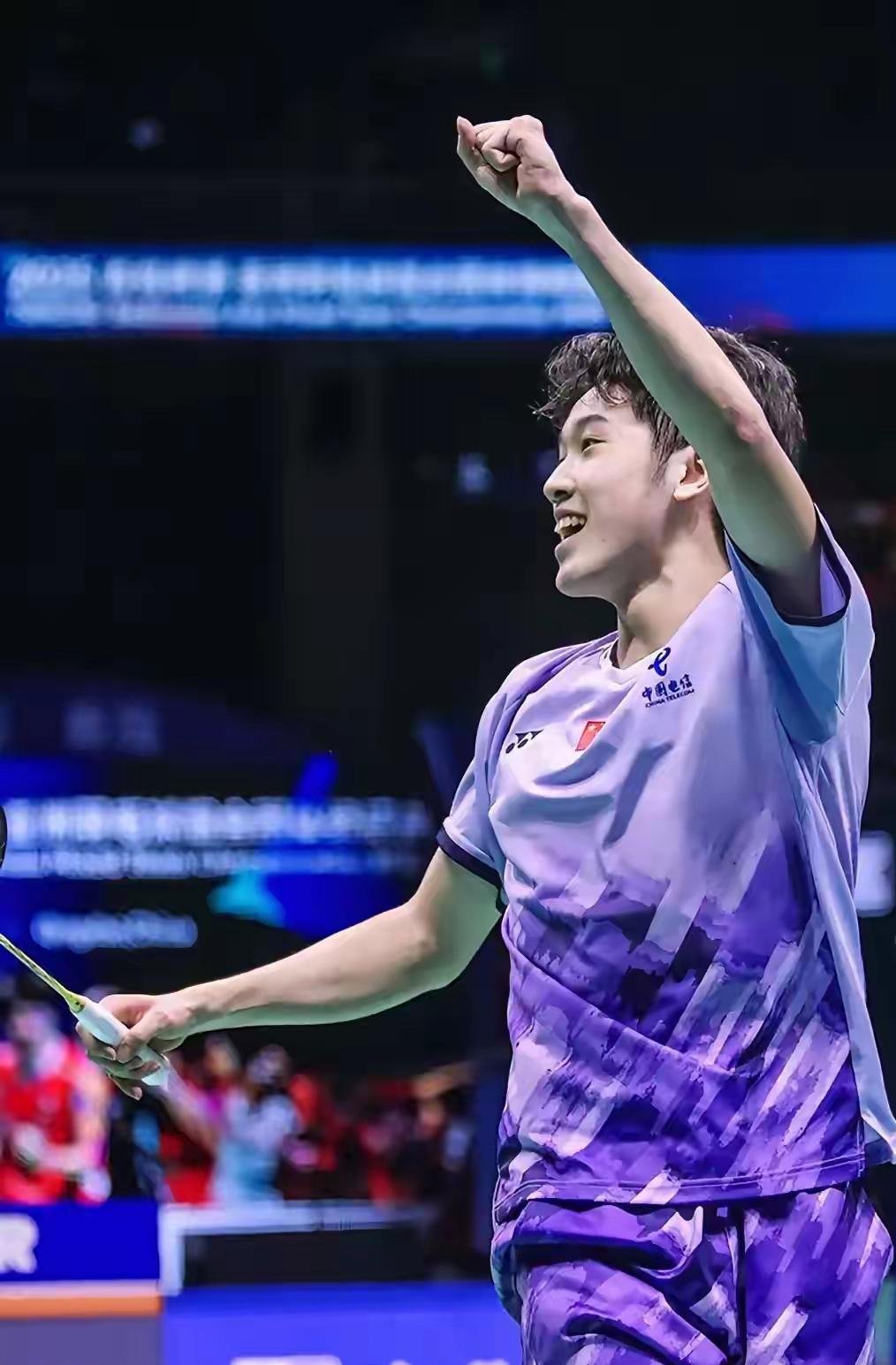 紧张激烈!场上球员越战越勇展现顽强精神的简单介绍 紧张激烈!场上球员越战越勇展现顽强精神的简单介绍