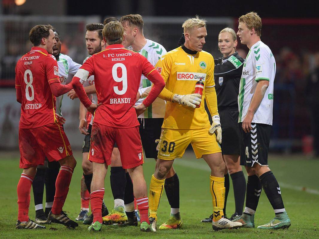 奥格斯堡横扫对手,取得全胜纪录 奥格斯堡横扫对手,取得全胜纪录