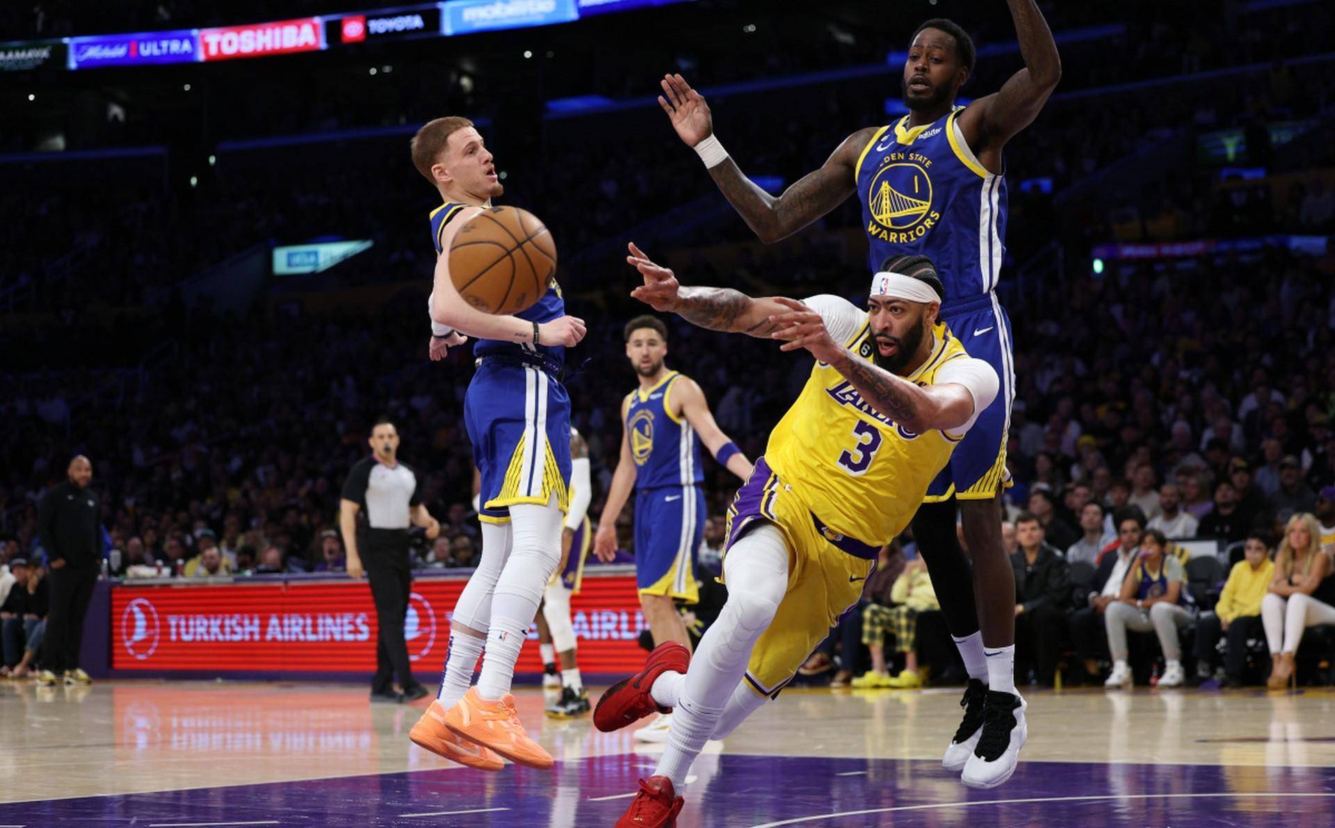 三亿体育体育投注-勇士客场大胜尼克斯，汤普森神勇表现