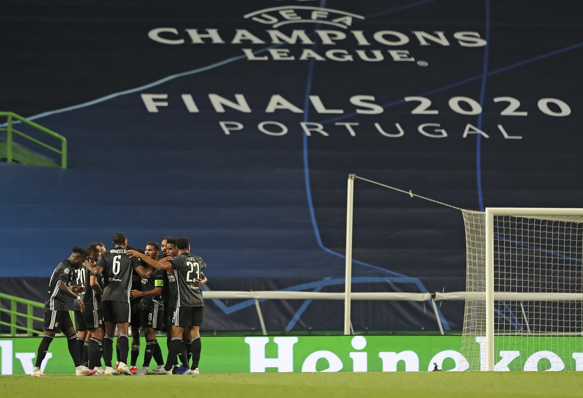 关于里昂主帅扬库尔赛后言论引发热议的信息 关于里昂主帅扬库尔赛后言论引发热议的信息